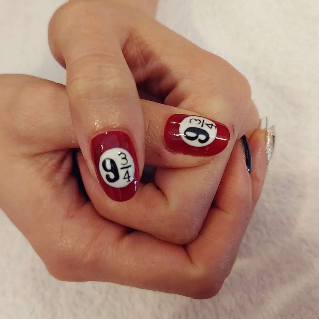 Diseño de uñas realizado en Alice & John Peluquería