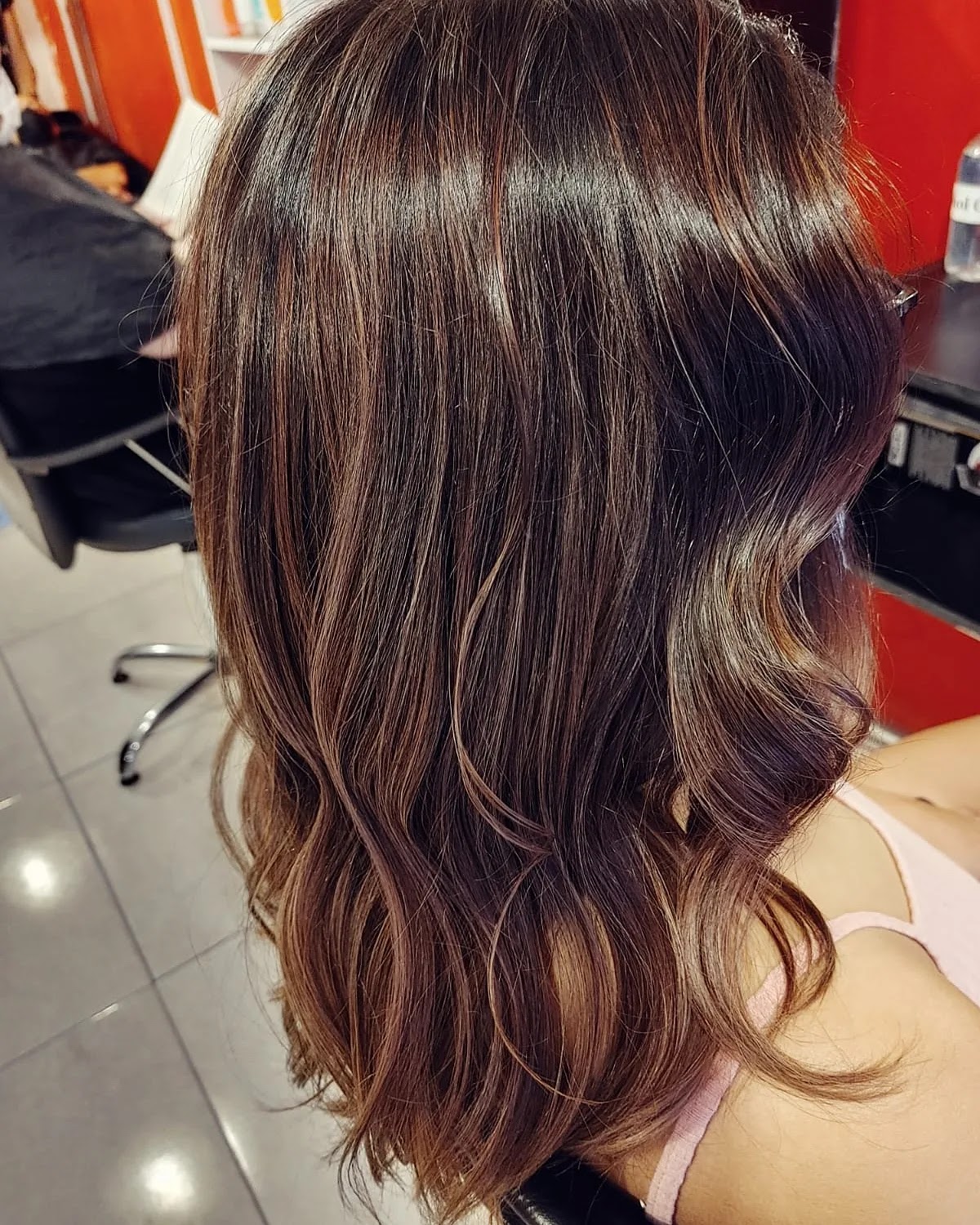 Trabajo de color y balayage en Alice & John Peluquería